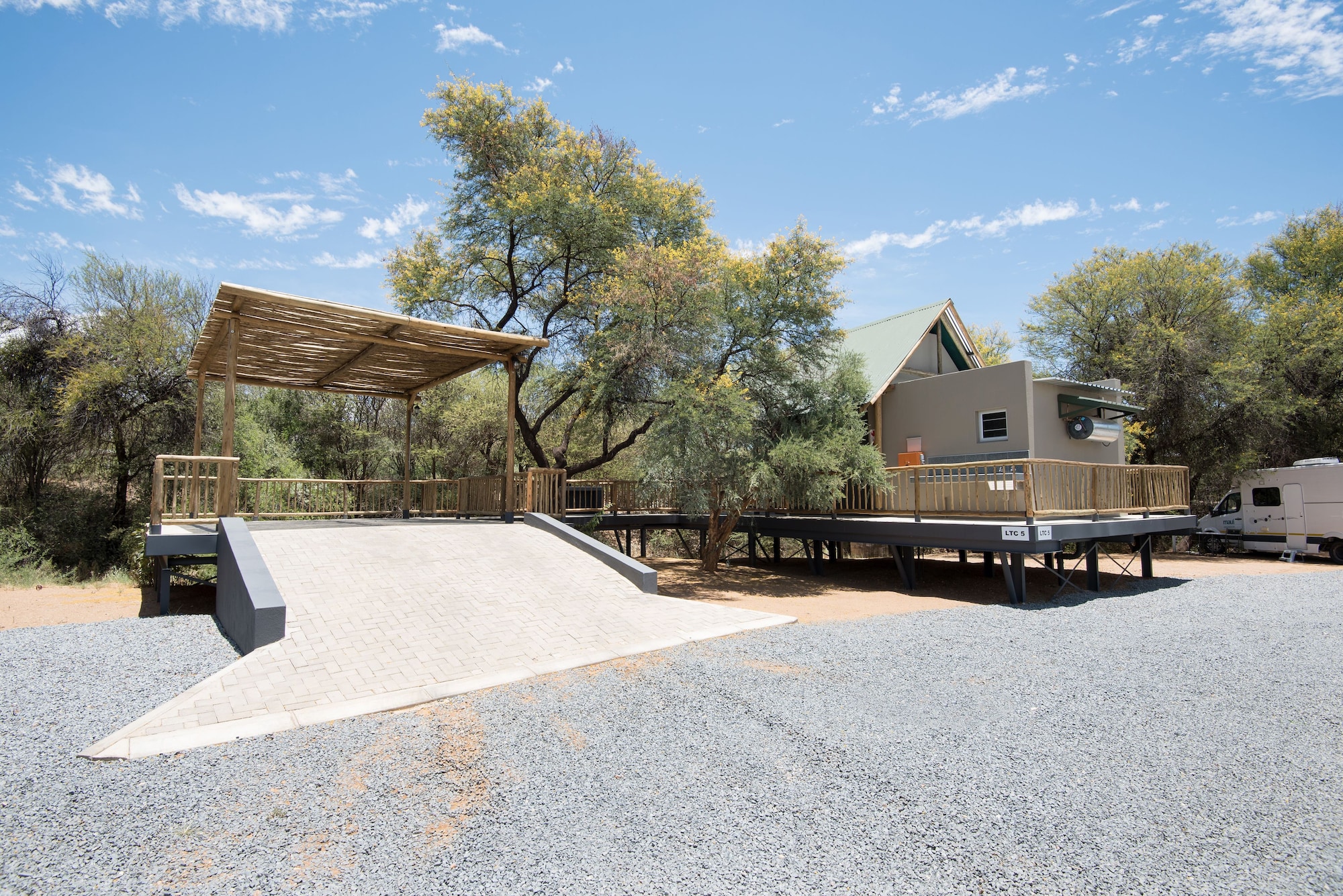 Arebbusch Lodge