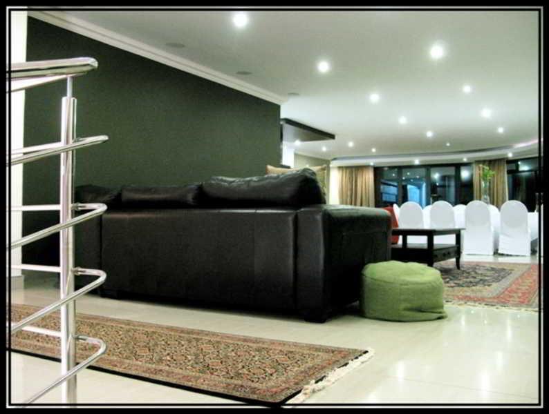 Boathouse Sea View Suites