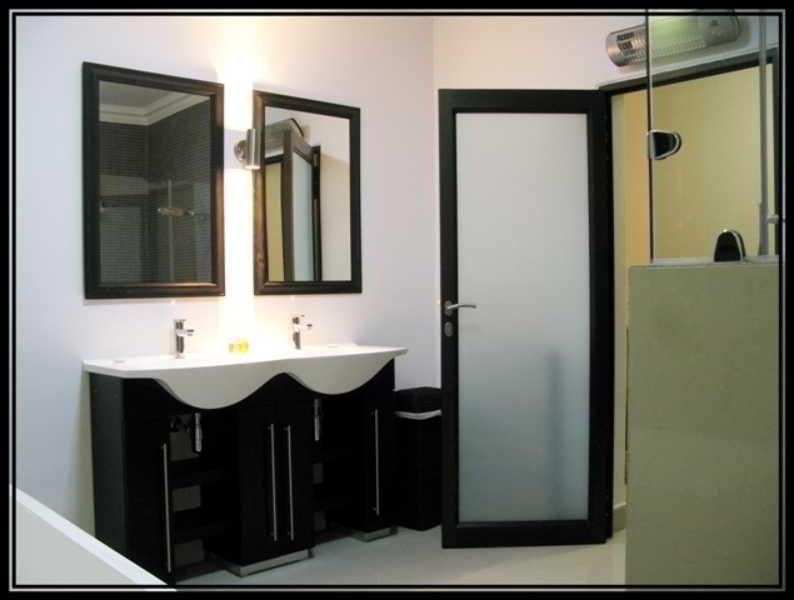 Boathouse Sea View Suites