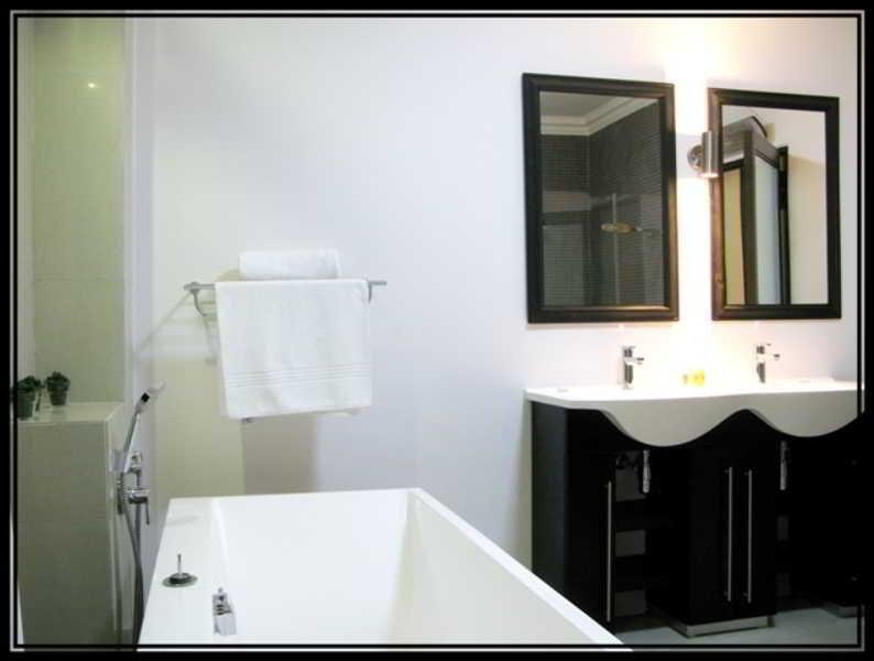 Boathouse Sea View Suites