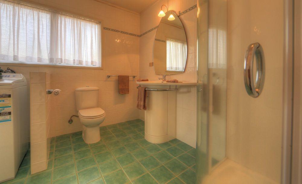 Islander Lodge Apartments