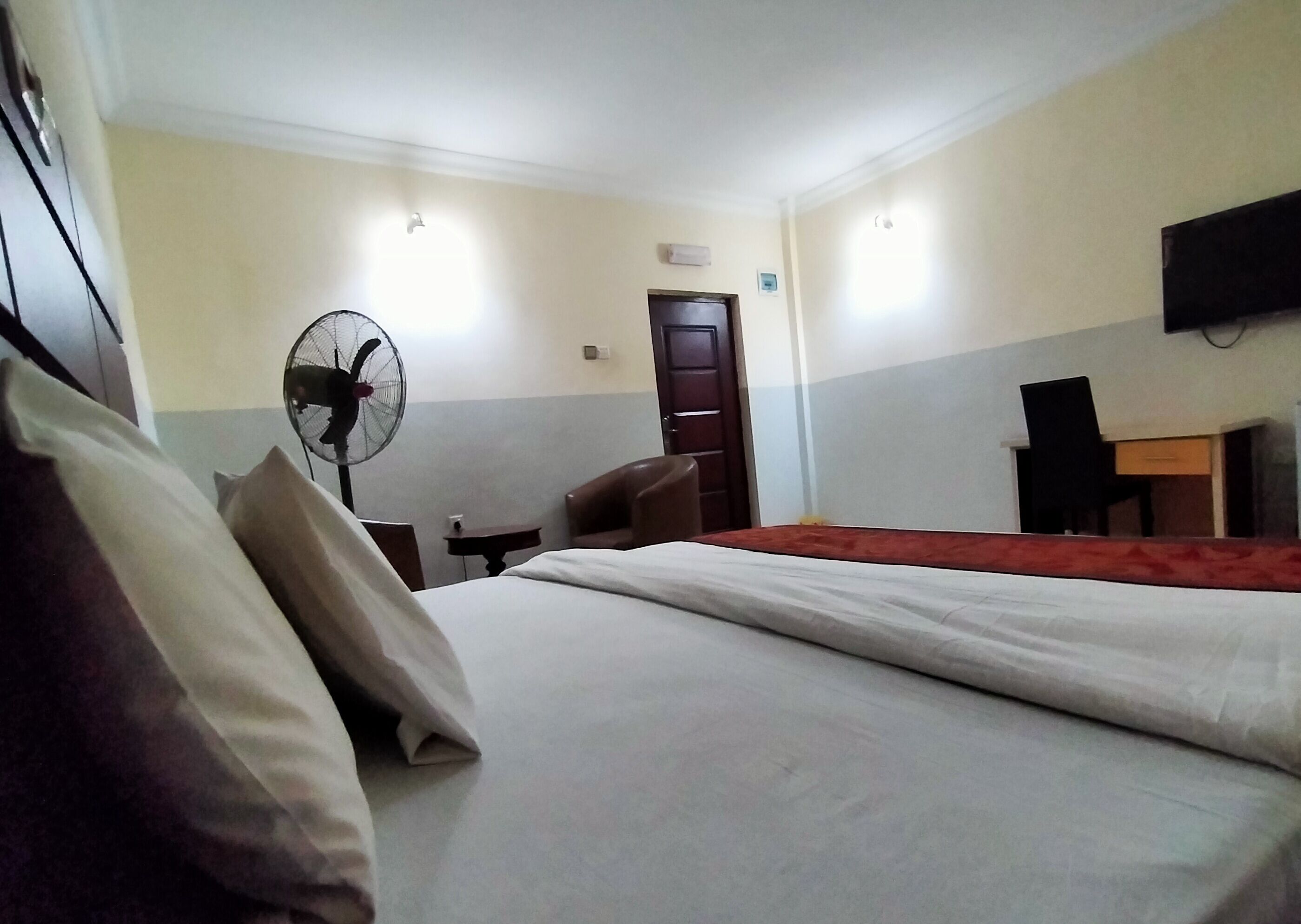 Joy House Hotel & Suites