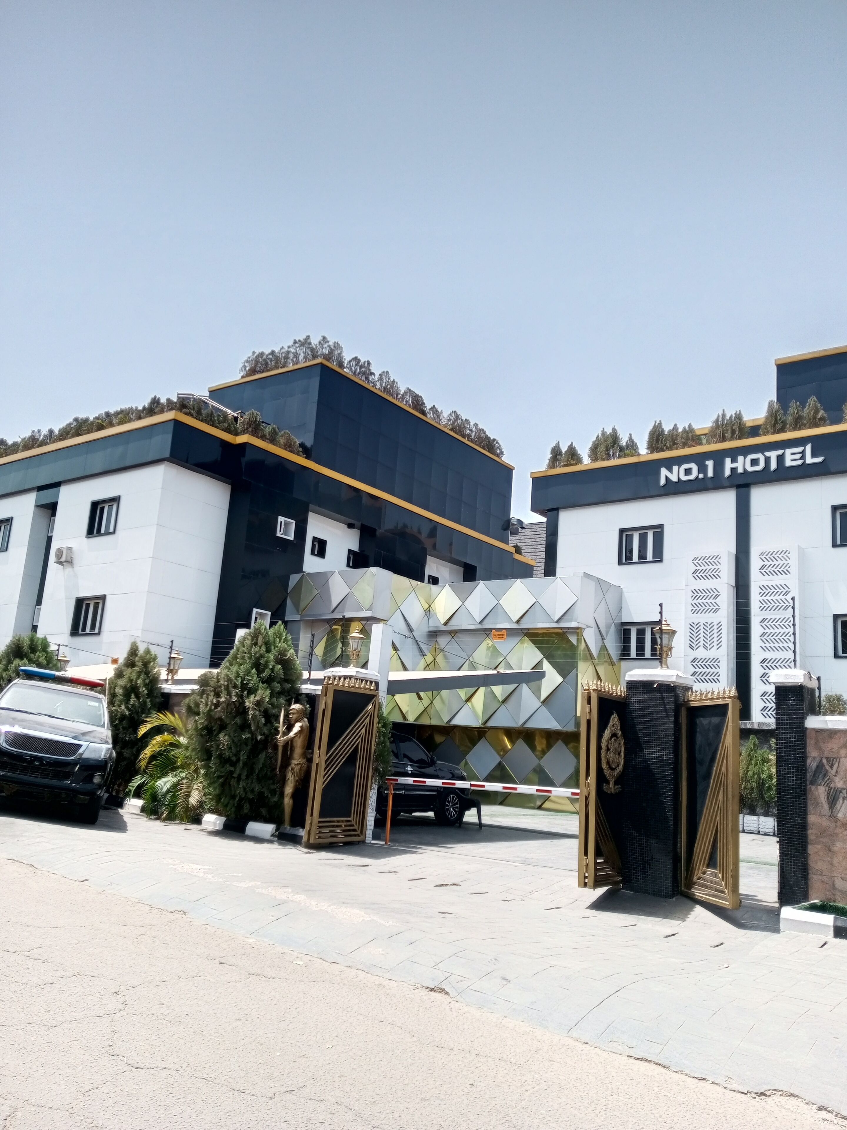 No 1 Hotel