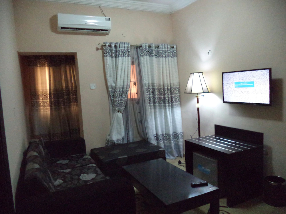 Pine Crest Exclusive Hotel & Suite