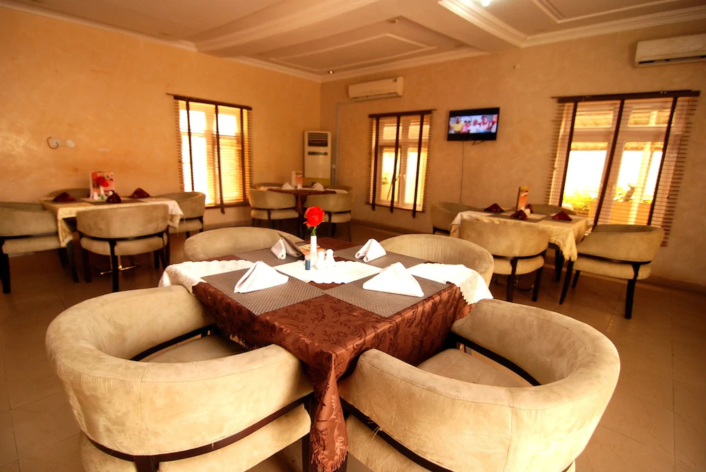 Pine Crest Exclusive Hotel & Suite