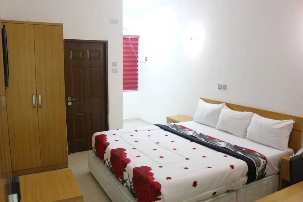 Roses Regency Hotel And Suites