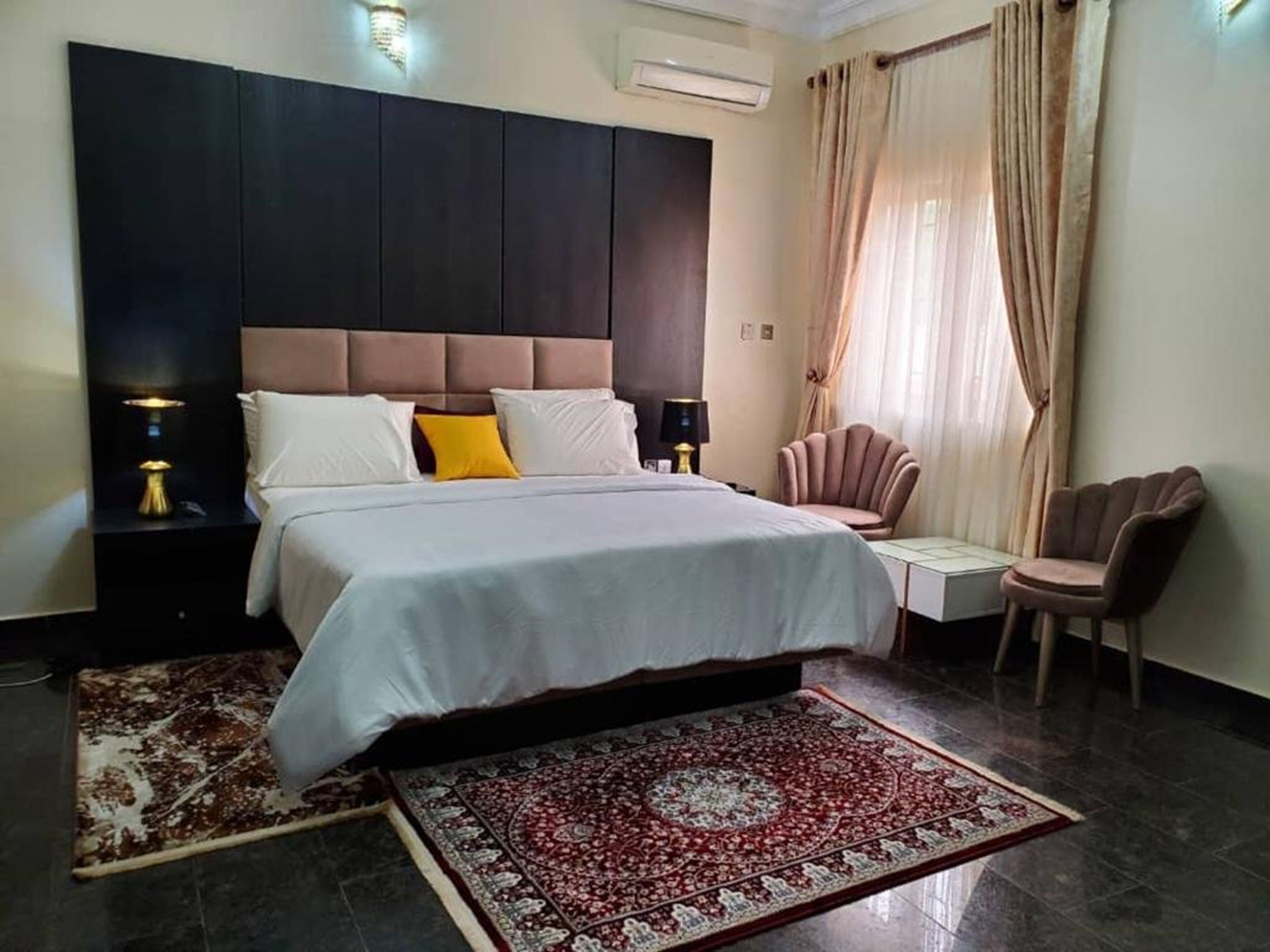 Royale Crown Villa Apartment