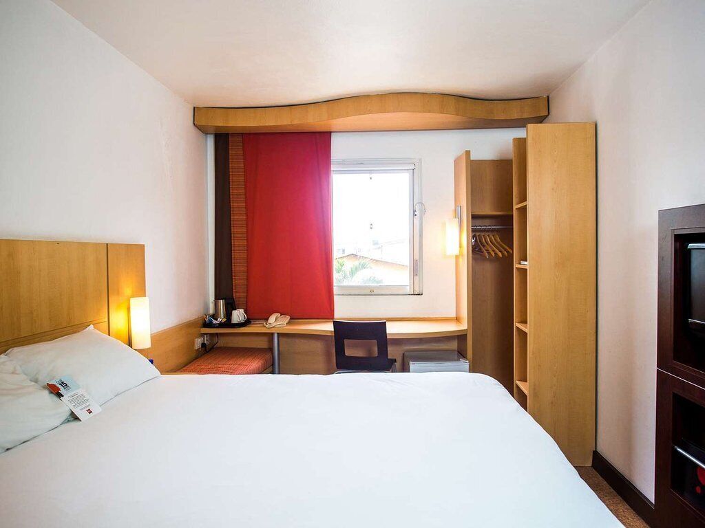 Royal Birds Hotel & Towers