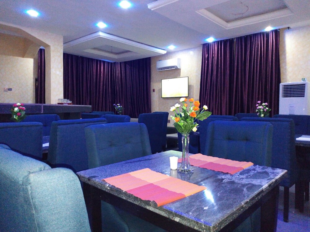 White Court View Hotel
