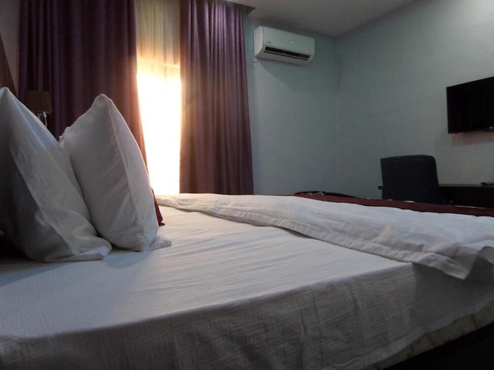 White Court View Hotel