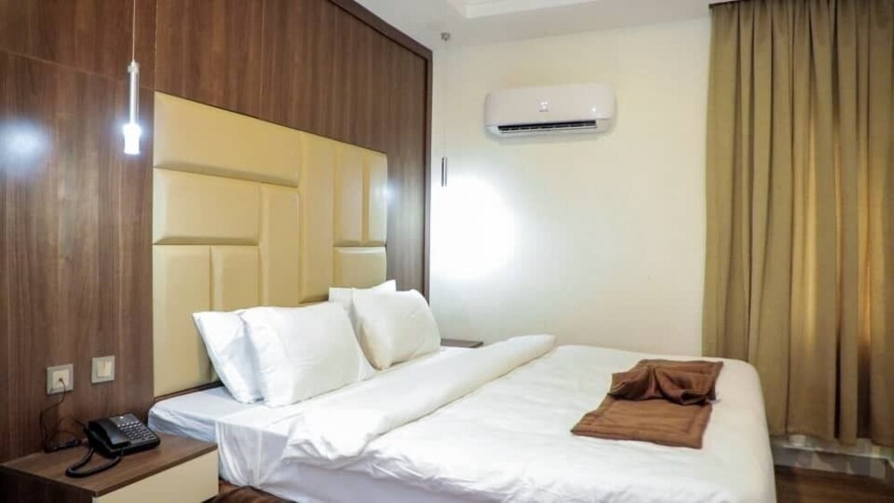 Villa Toscana Hotel Asaba