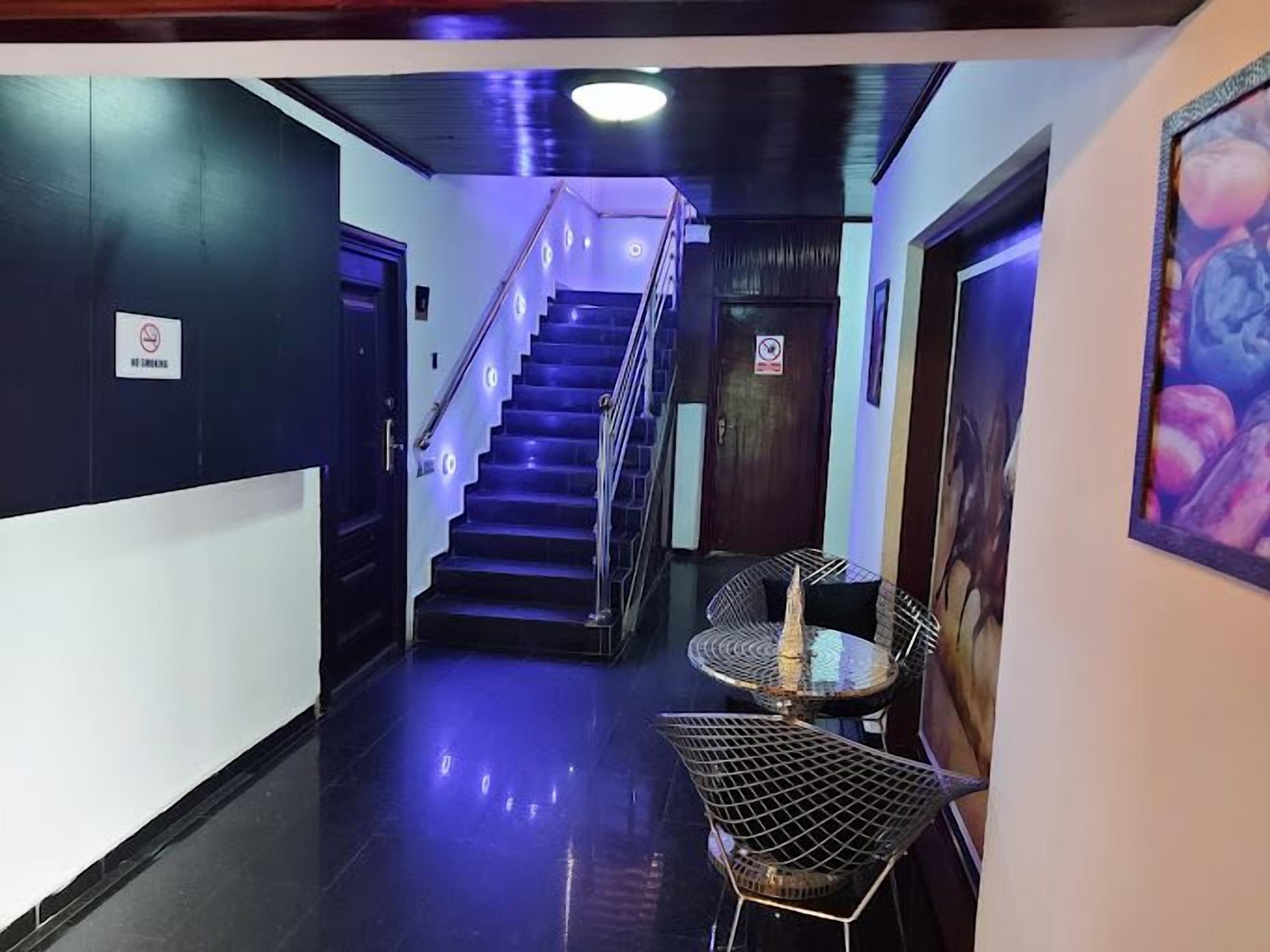 Hale Manor Exquisite