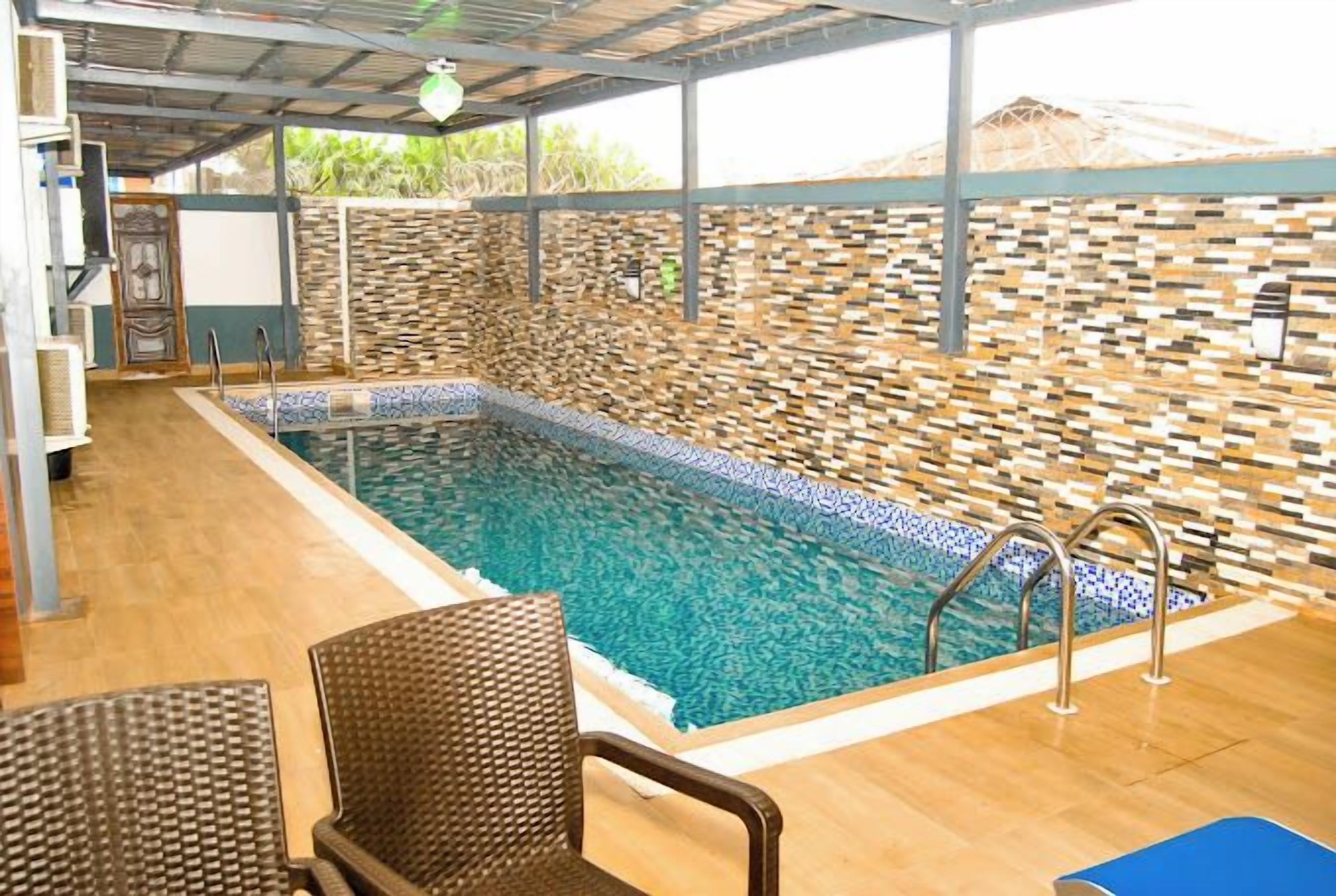 Hale Manor Exquisite