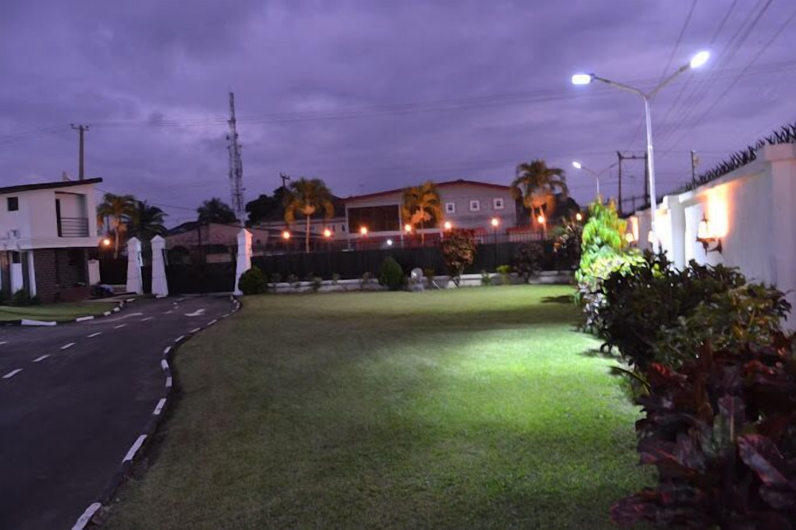 Hale Manor Exquisite