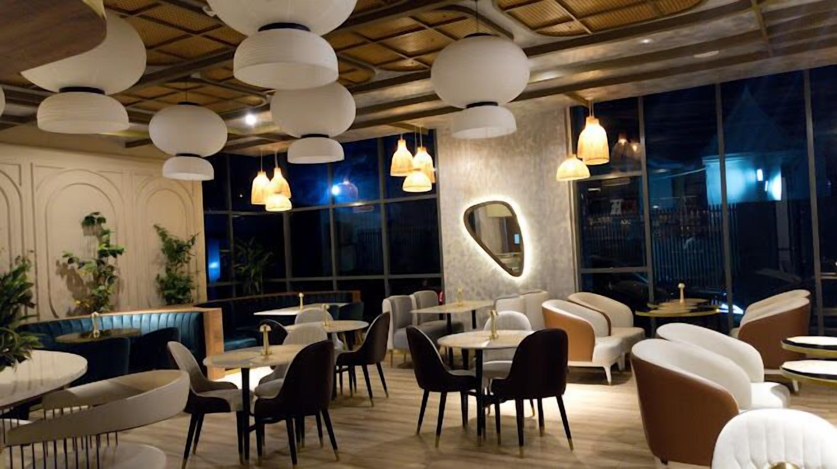 Hale Manor Exquisite