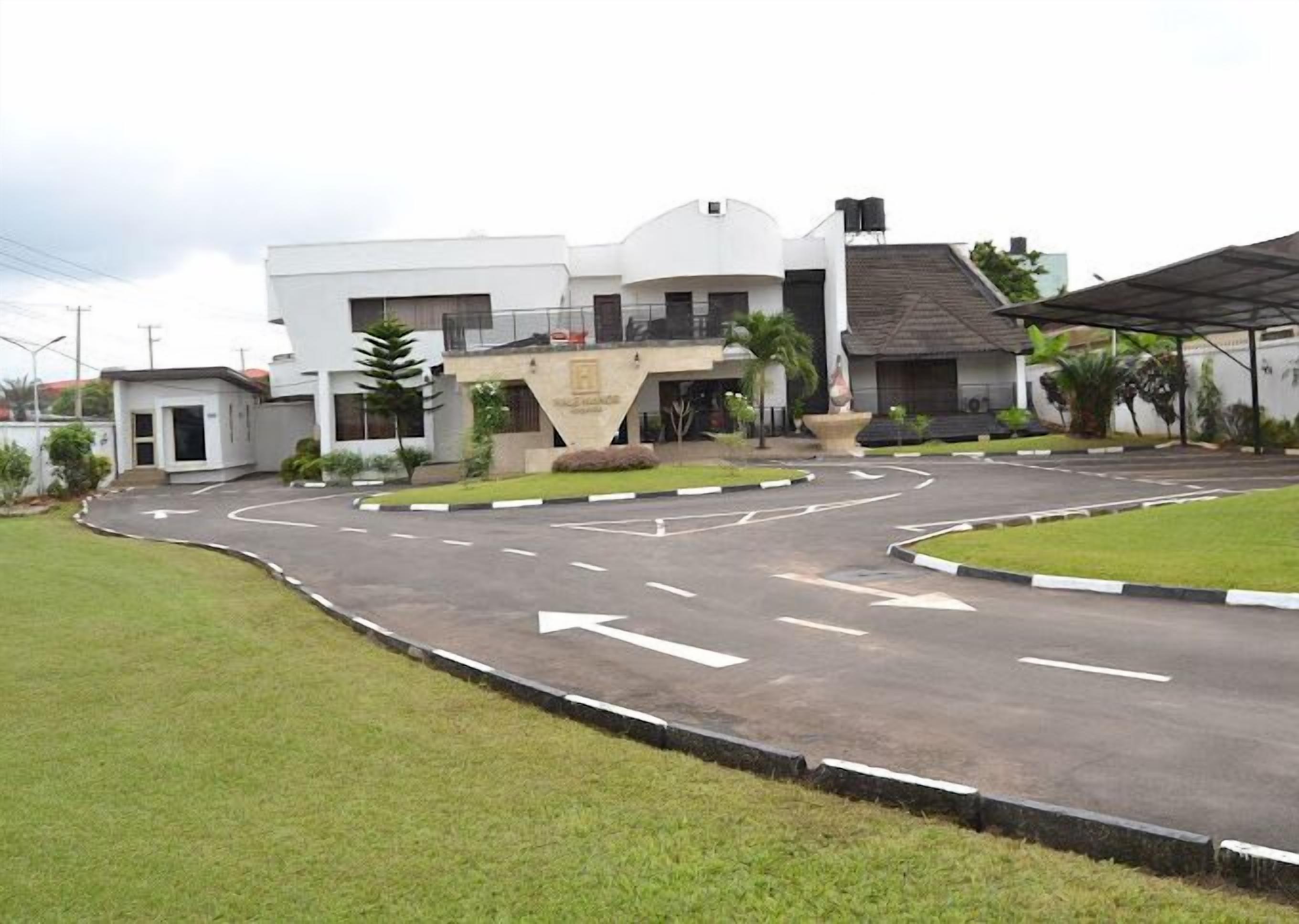 Hale Manor Exquisite