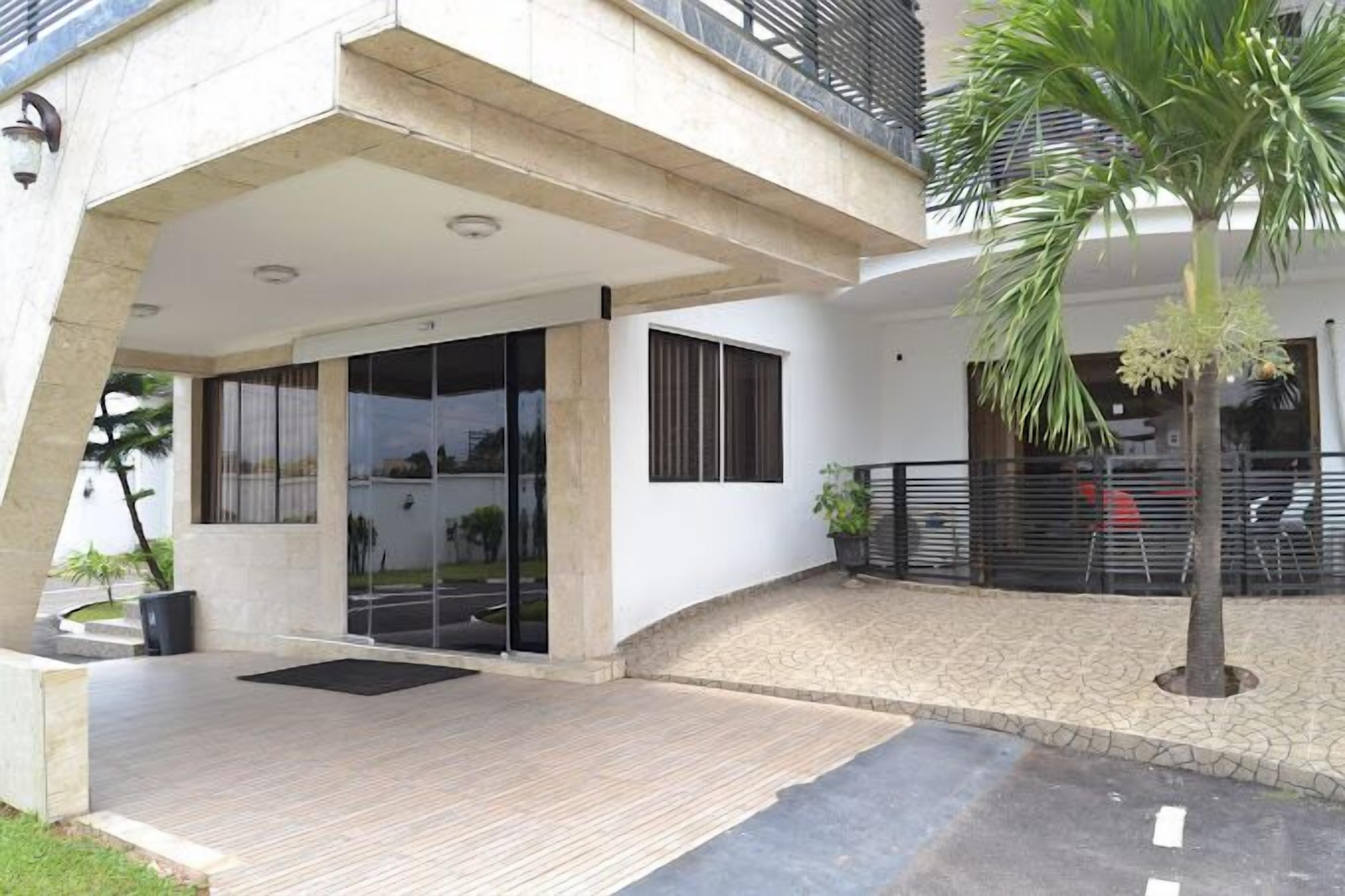 Hale Manor Exquisite