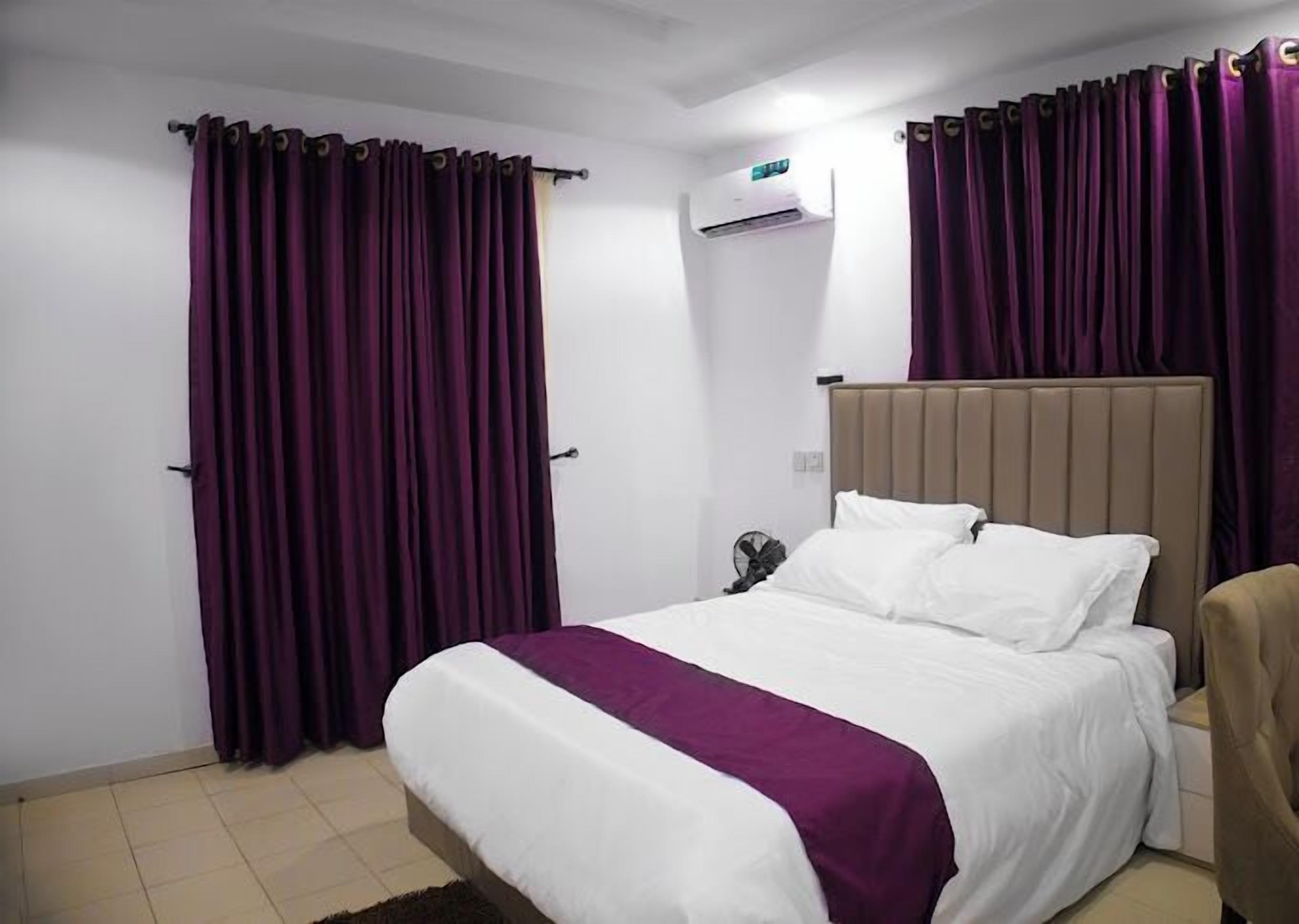 Hale Manor Exquisite