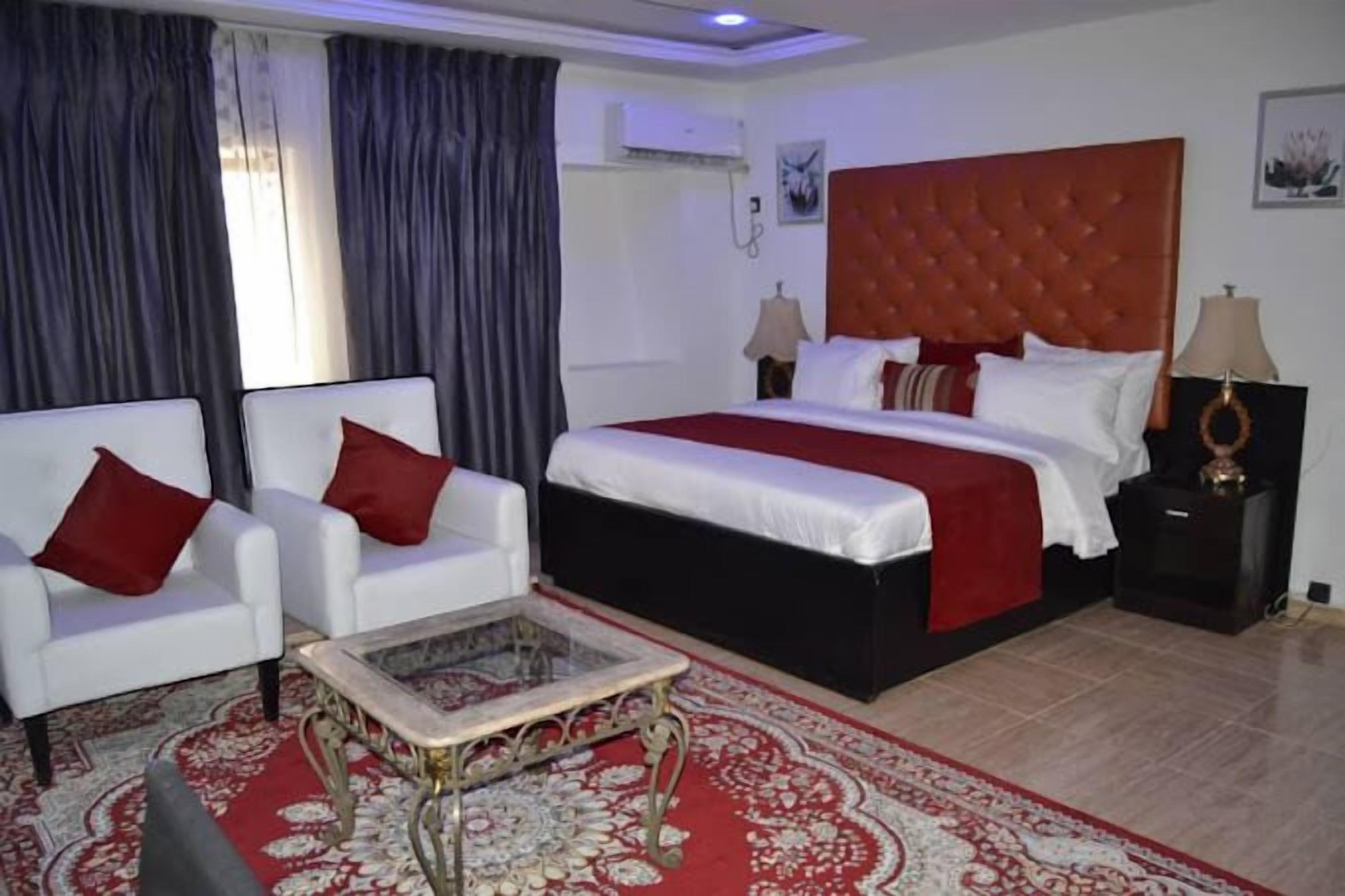 Hale Manor Exquisite