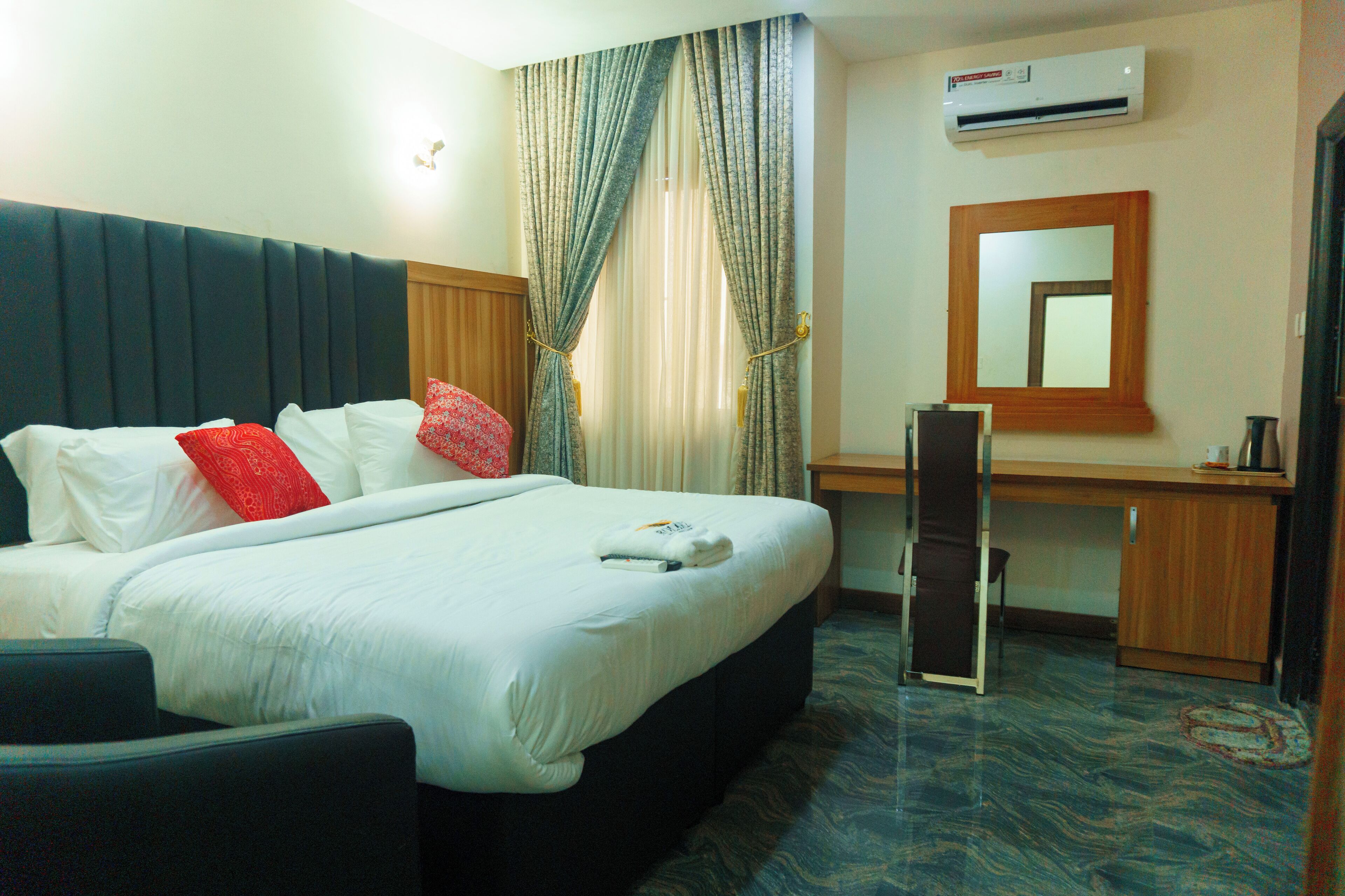 Rolarz Premium Hotel & Suites