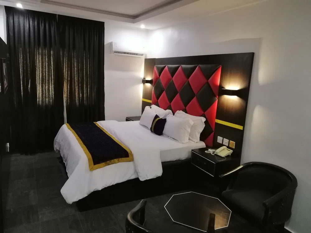 Chalon Suites