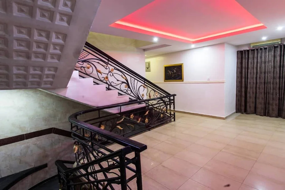 Chalon Suites