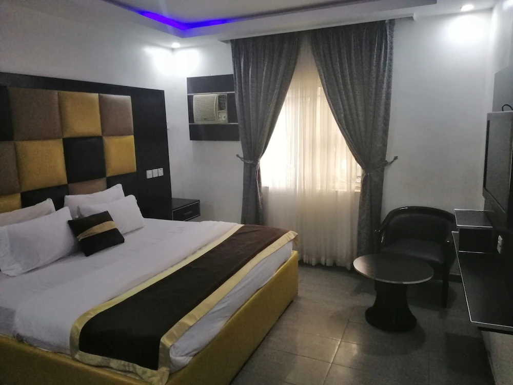 Chalon Suites