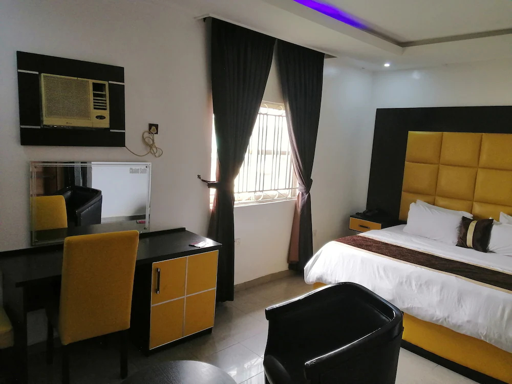 Chalon Suites