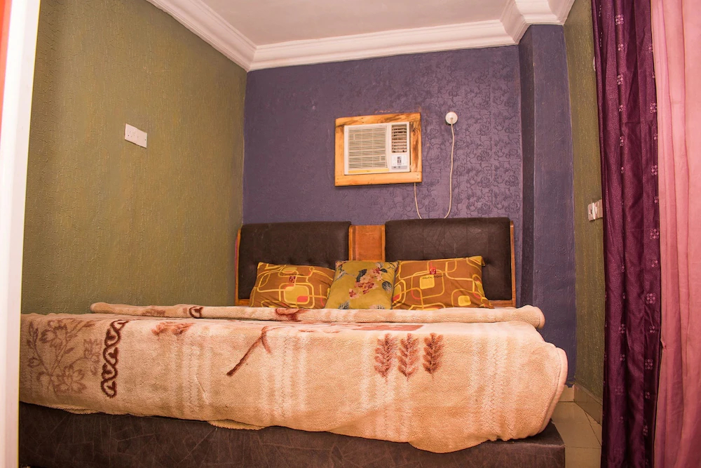 Goldlux Hotel