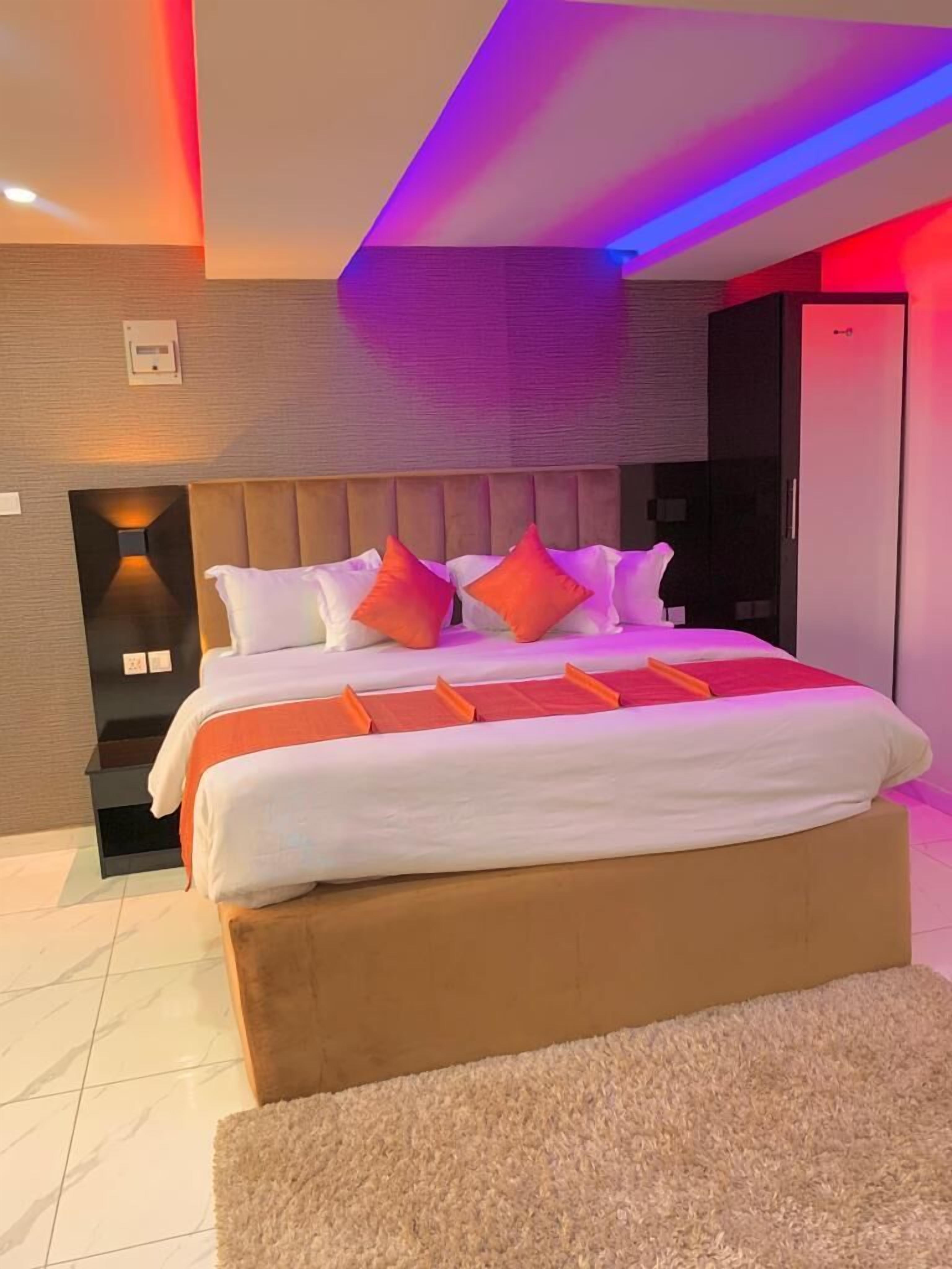 No 95 Suites & Apartment