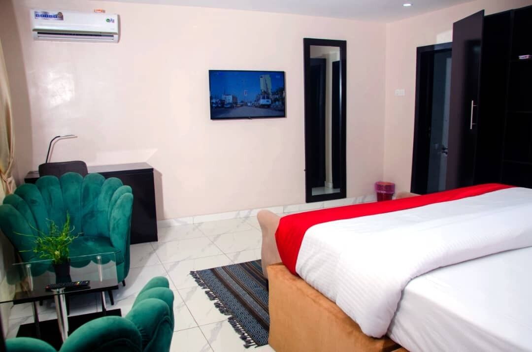 No 95 Suites & Apartment