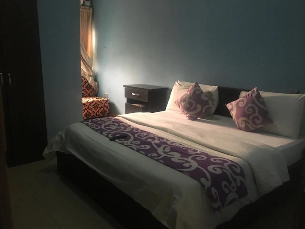 Warike Hotel and Suites