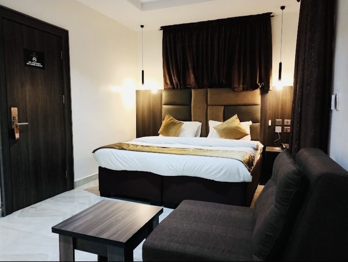 Boston Hills Resort & Hotel