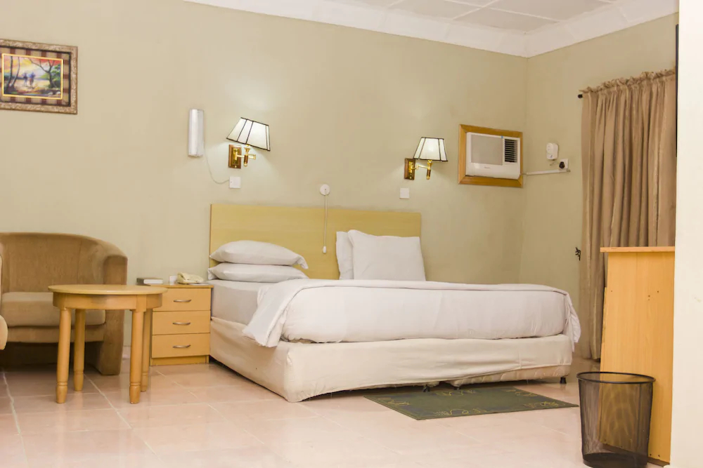 Eemjm Hotels And Suites