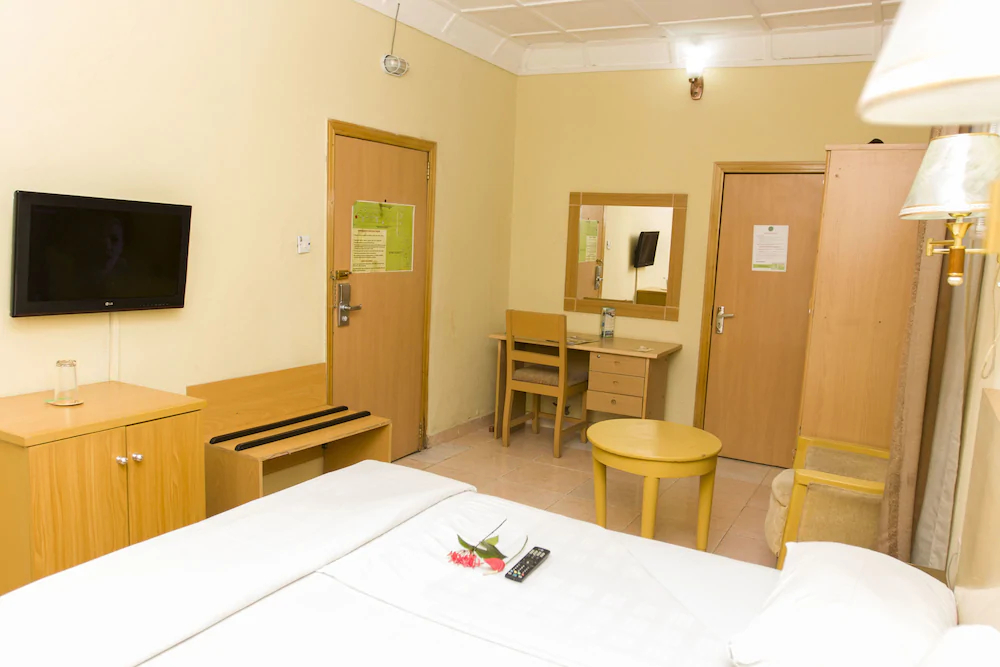 Eemjm Hotels And Suites