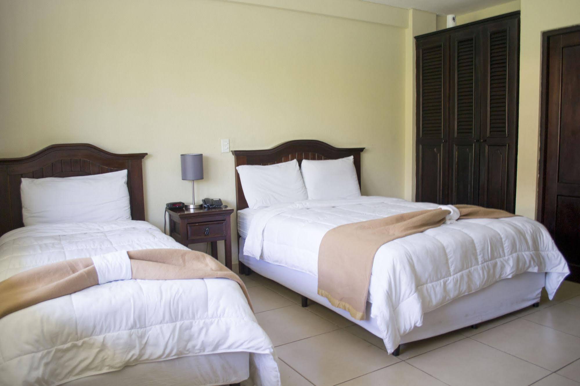 Farallones Hotel