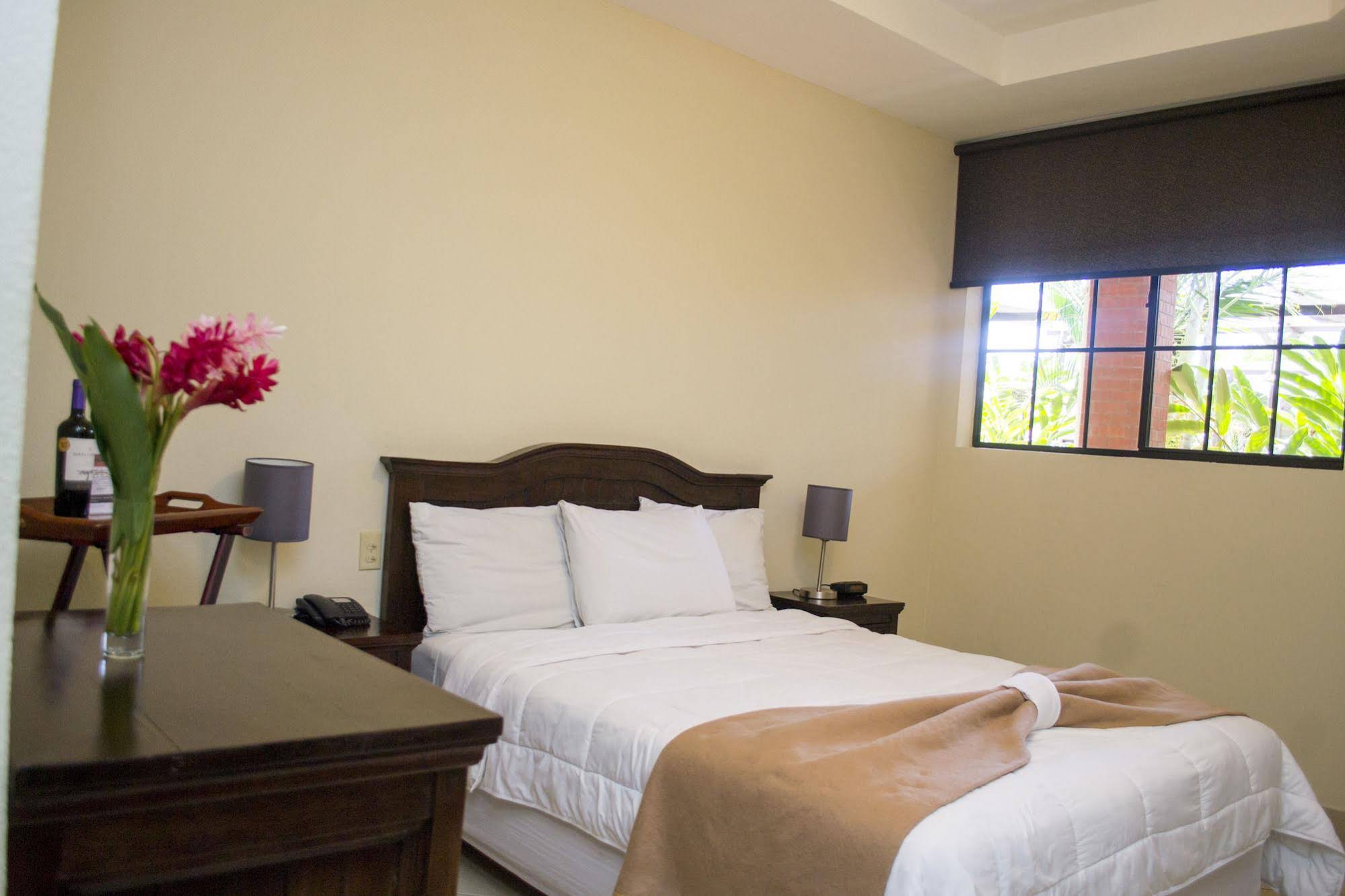 Farallones Hotel