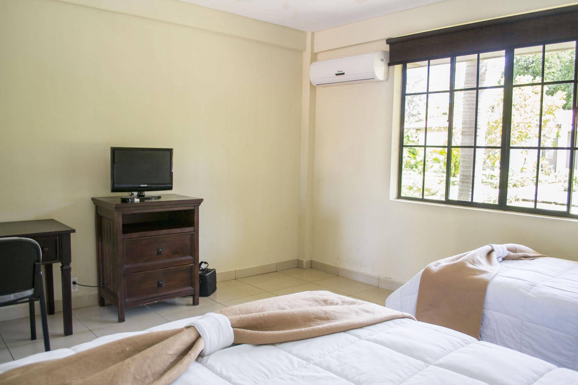 Farallones Hotel