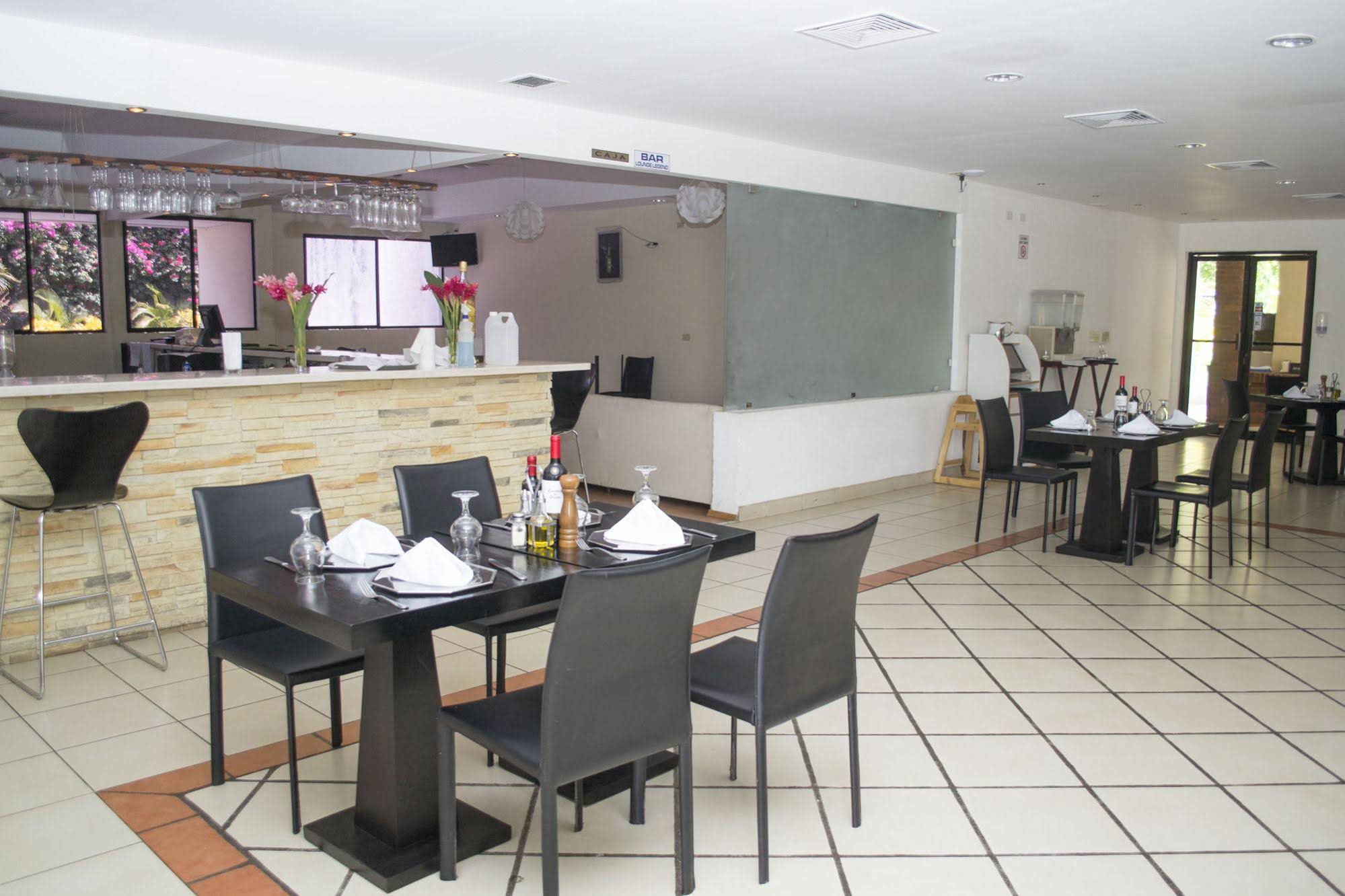 Farallones Hotel