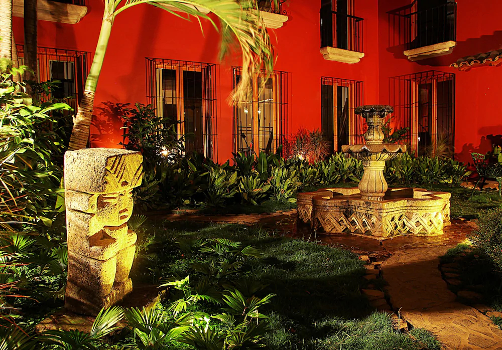 Estrada Hotel & Bistro