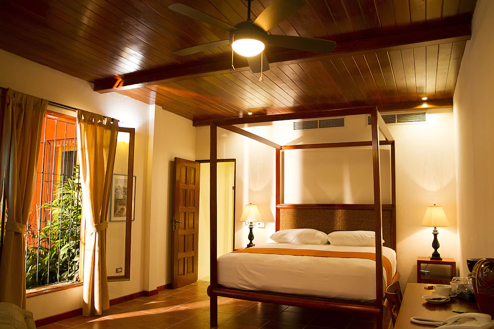 Estrada Hotel & Bistro