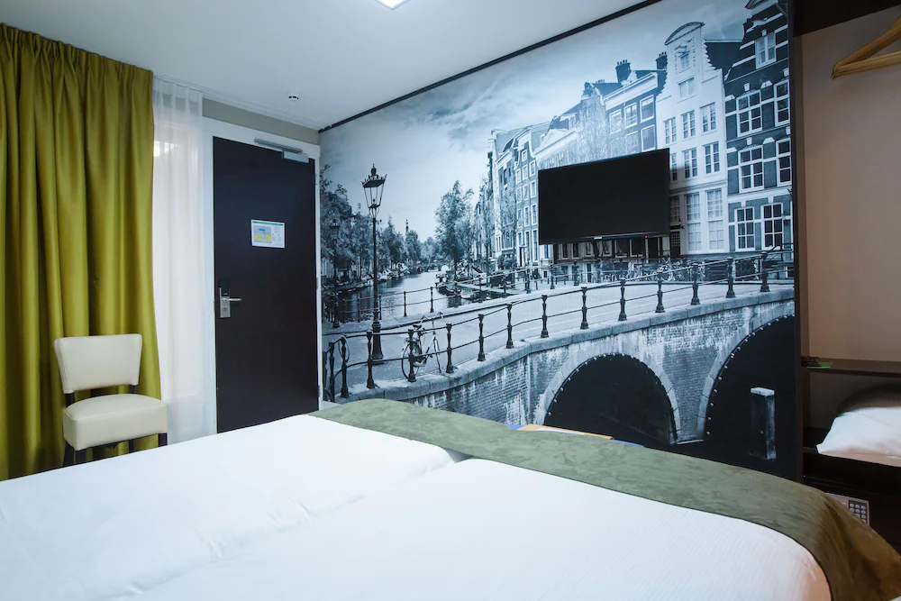 Camp Inn Hotel