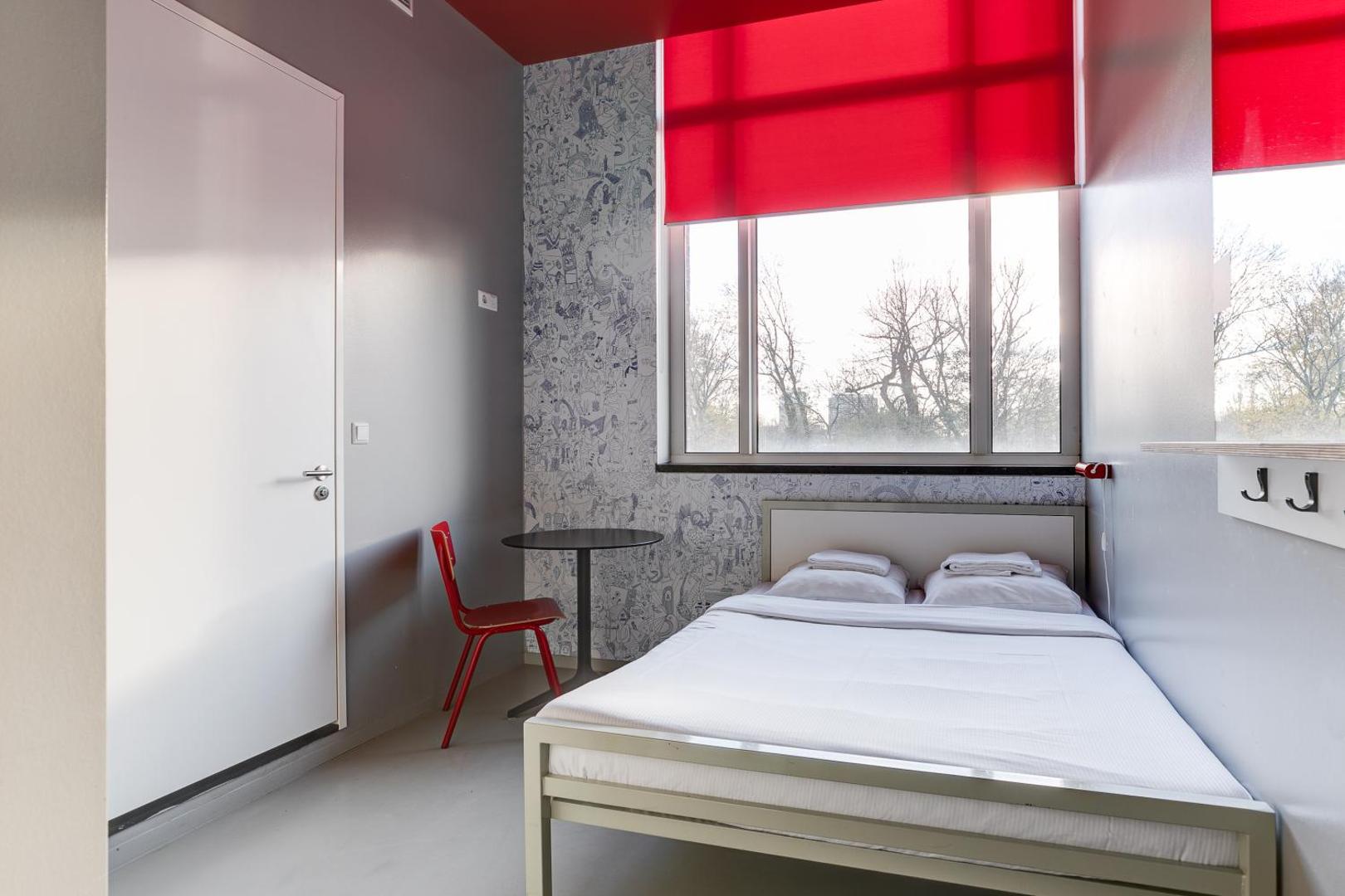Clink Noord Hostel
