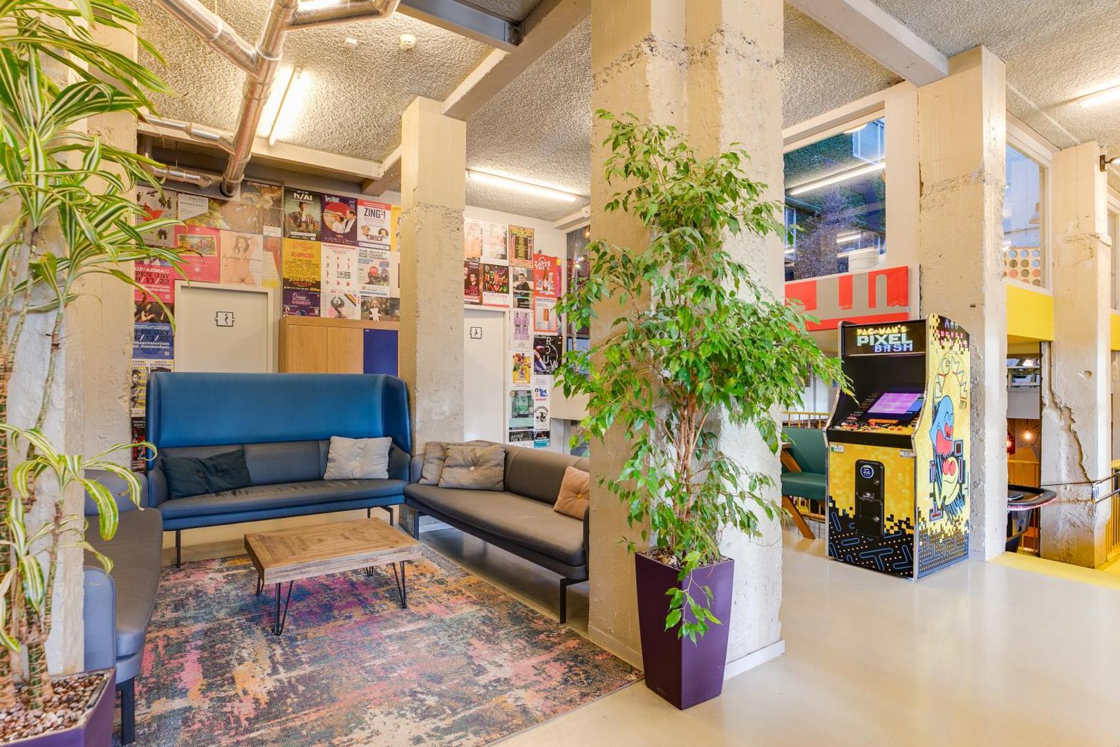 Clink Noord Hostel
