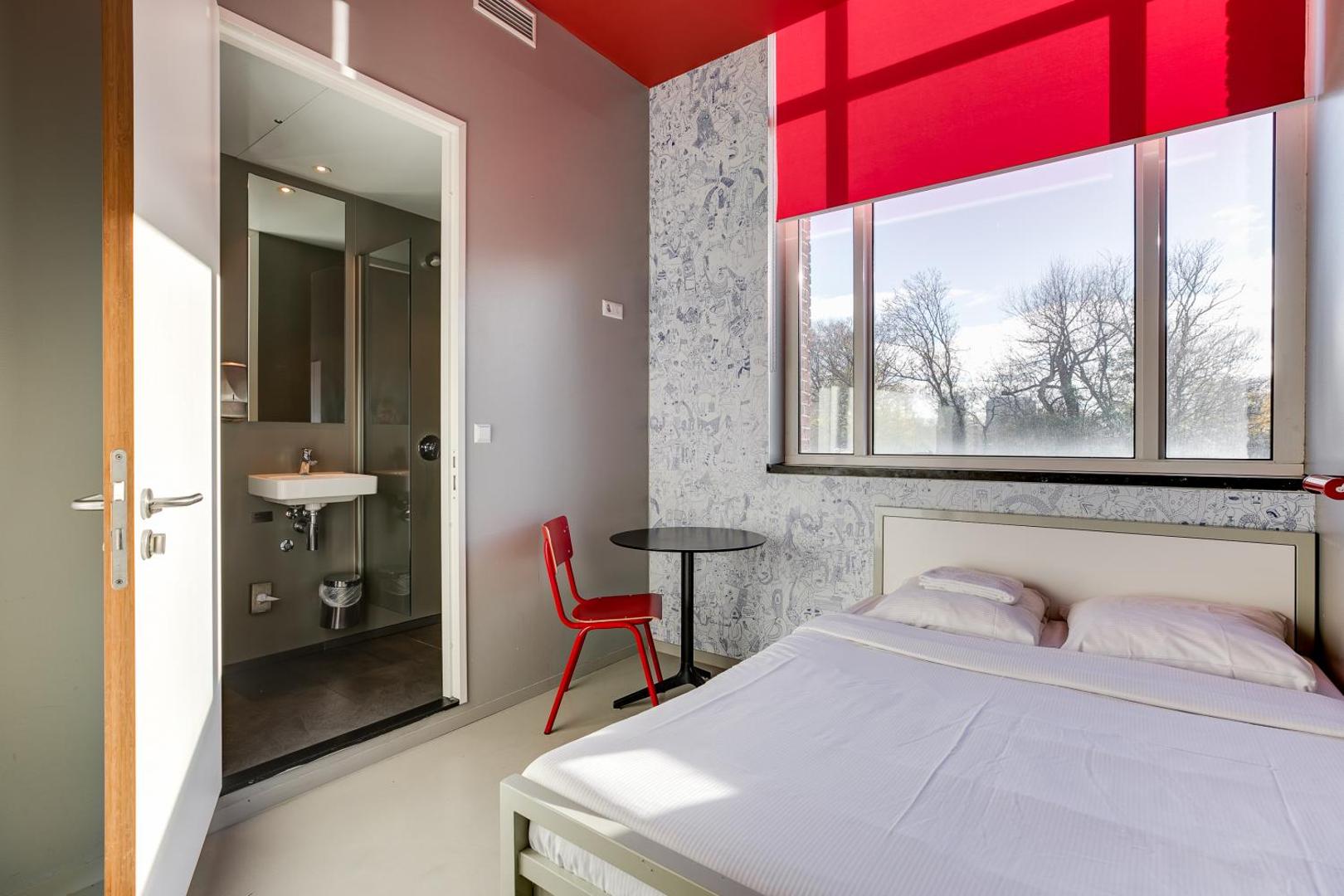 Clink Noord Hostel