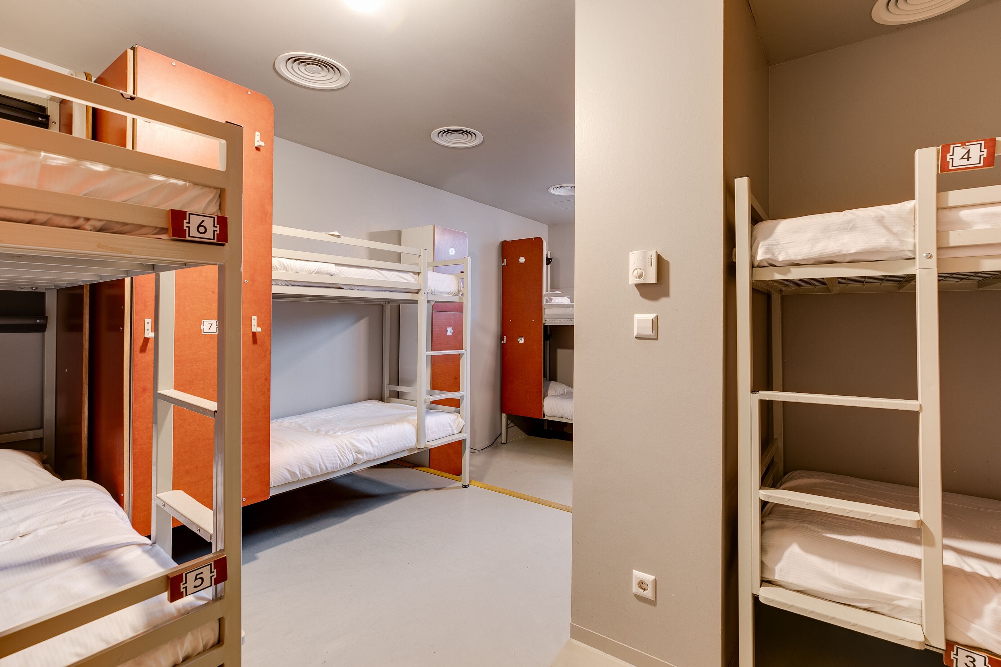 Clink Noord Hostel