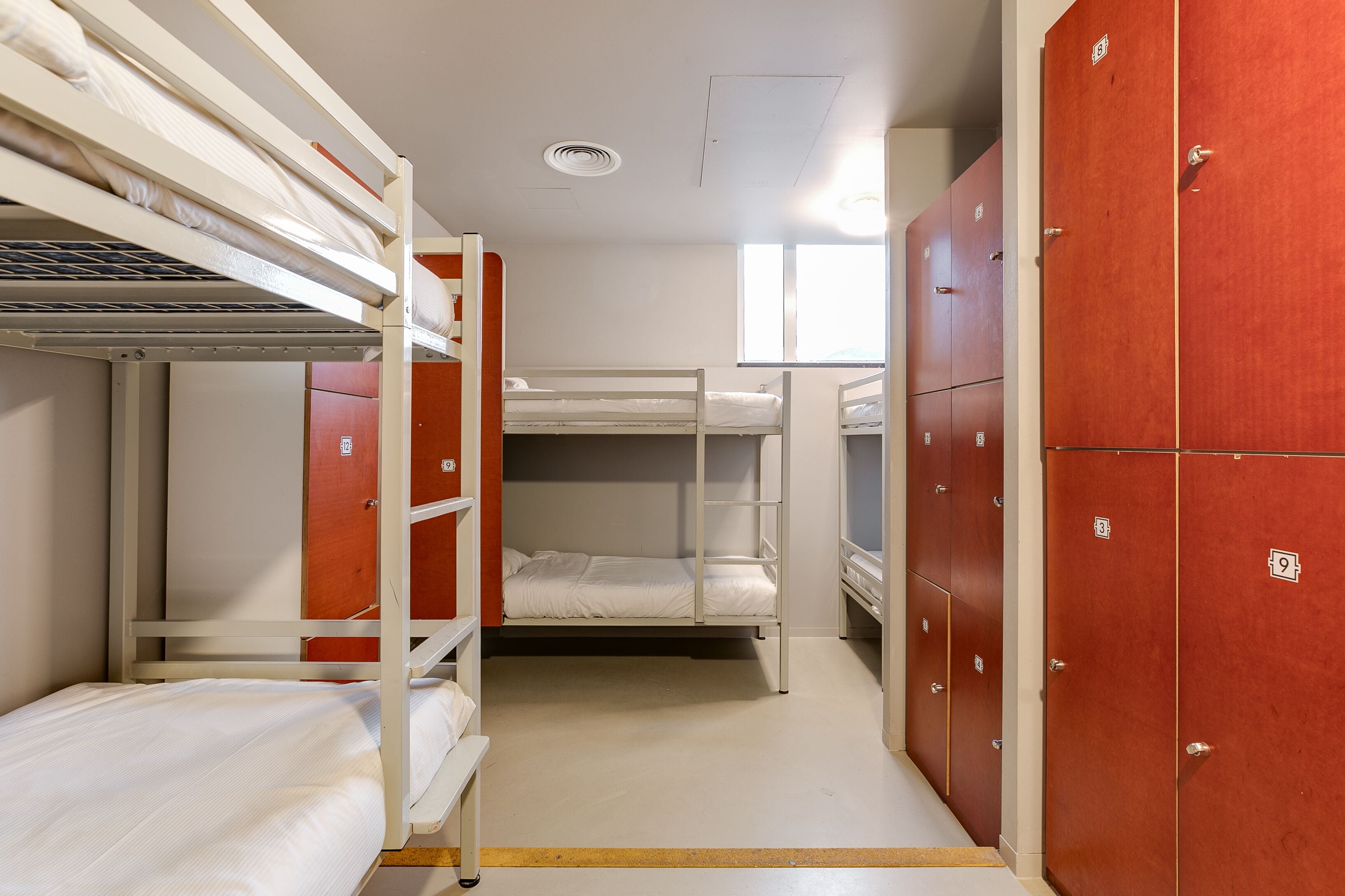 Clink Noord Hostel