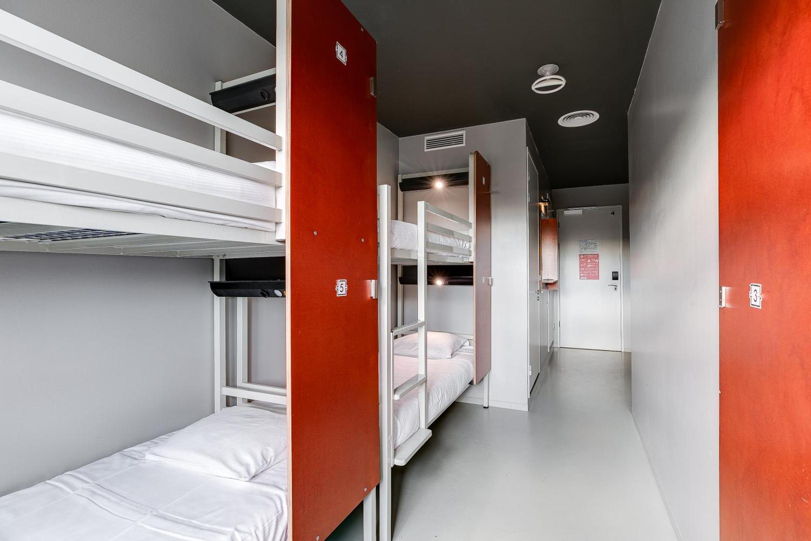 Clink Noord Hostel