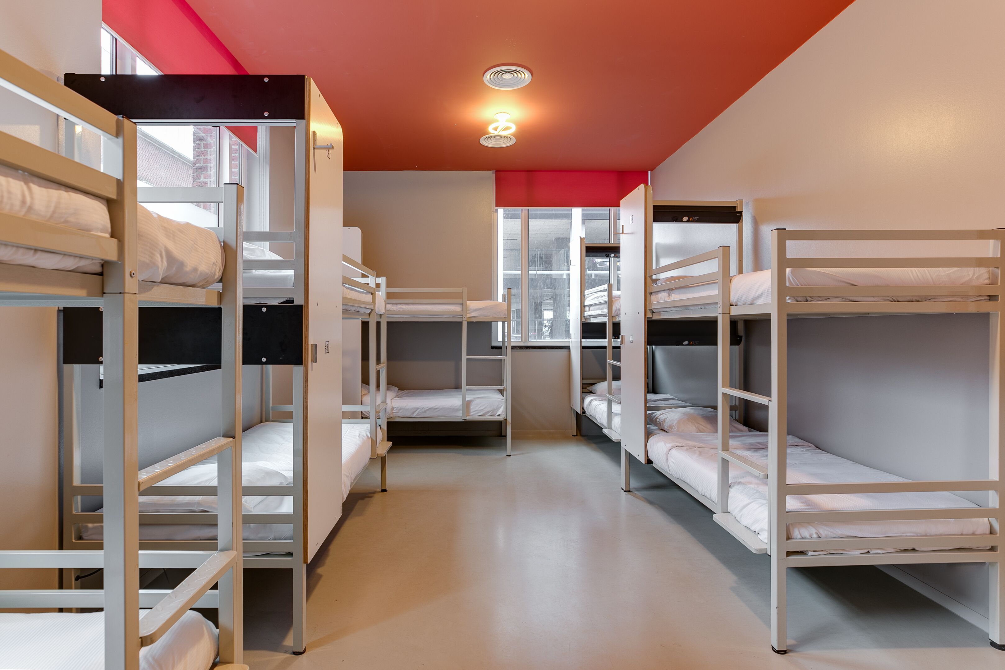 Clink Noord Hostel