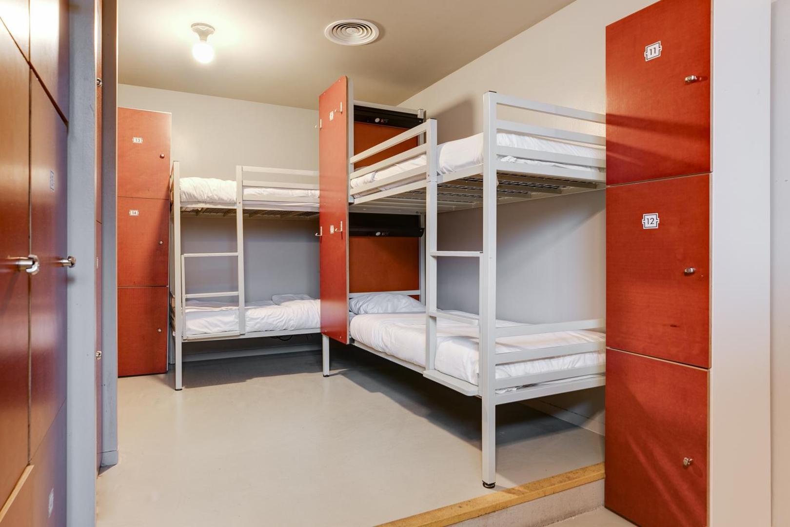 Clink Noord Hostel